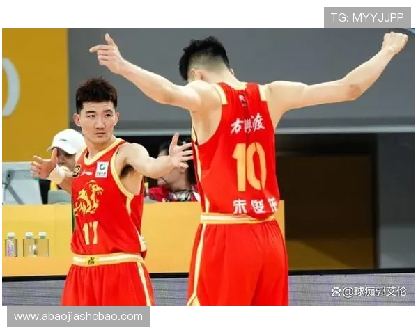 中国男篮全新阵容备战世界杯 孙铭徽领衔年轻球员冲击强势突破 中国男篮全新阵容备战世界杯 孙铭徽领衔年轻球员冲击强势突破