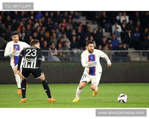 梅西回归美国大联盟首场亮相助攻双响，震撼足球界再掀热潮