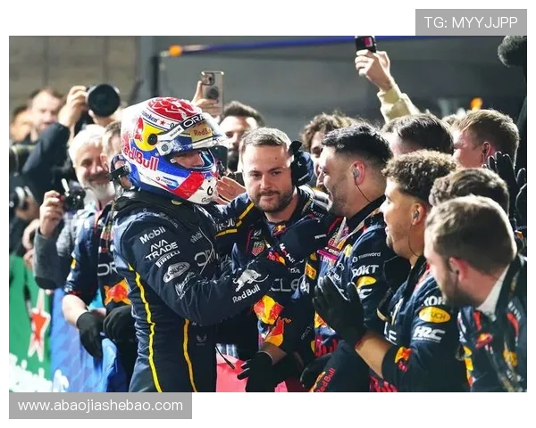 F1赛季激战正酣 赛车手们为冠军展开激烈争夺 新技术与策略成关键因素 F1赛季激战正酣 赛车手们为冠军展开激烈争夺 新技术与策略成关键因素